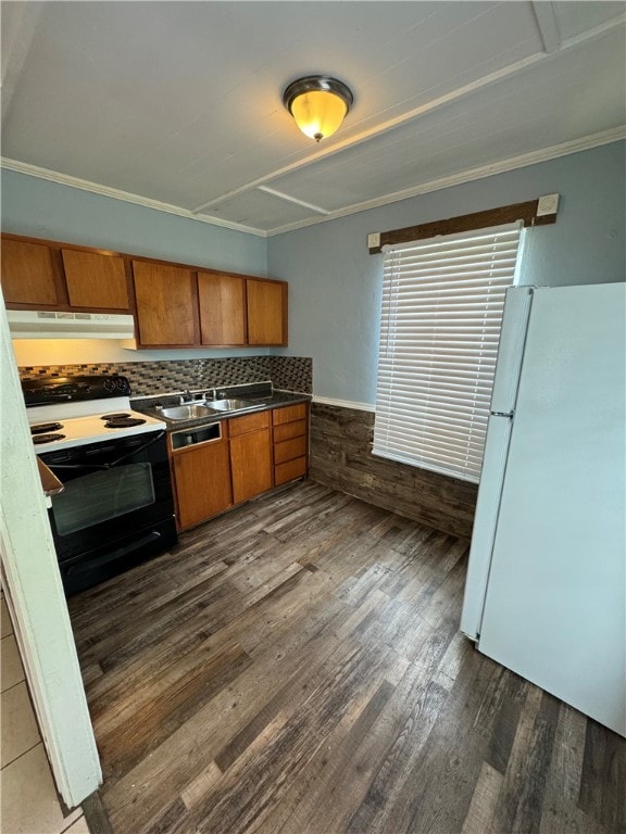 kitchen with sink, tasteful backsplash, dark hardwood / wood-style floors, crown molding, and white appliances