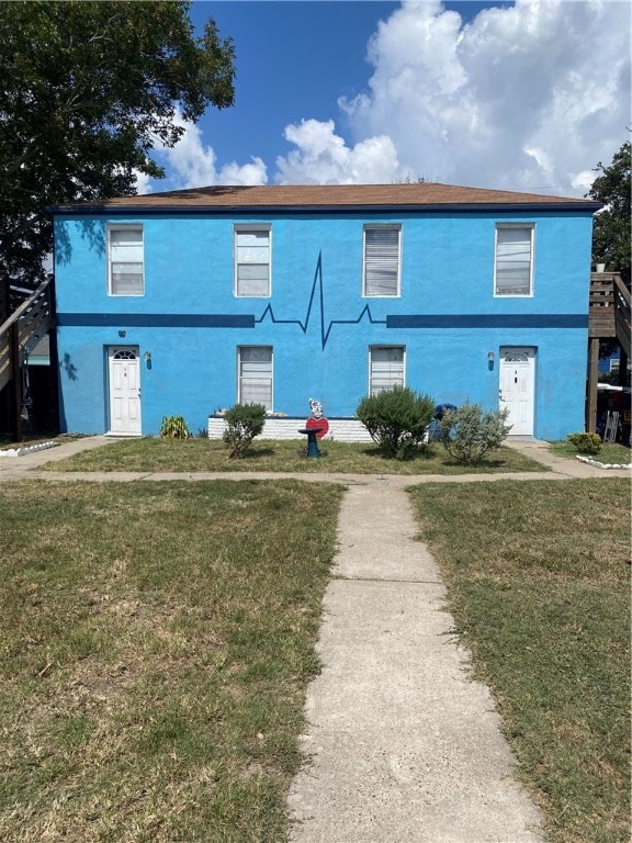 view of front of home with a front yard