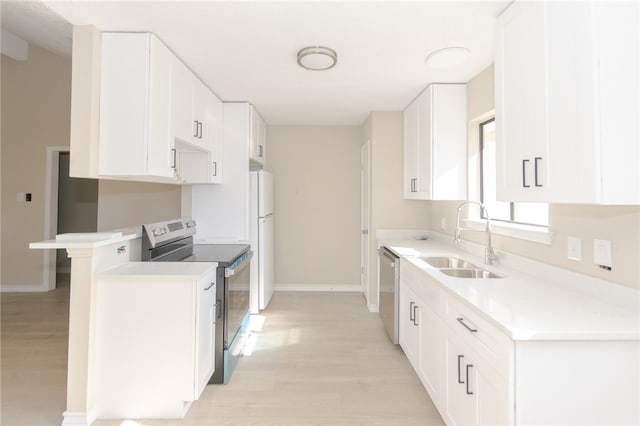 kitchen featuring light wood-type flooring, a breakfast bar, stainless steel appliances, sink, and white cabinetry