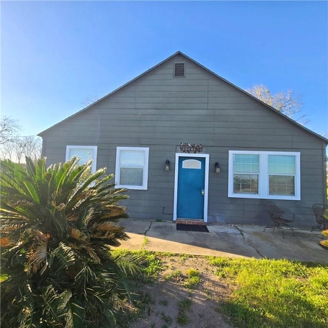 view of front of home featuring a patio