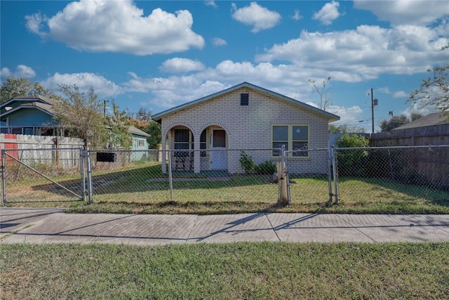 view of front of property with a front yard