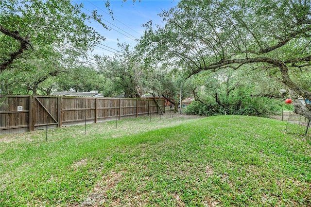 245 Griffith Dr, Rockport, TX 78382 - view of yard featuring a fenced backyard