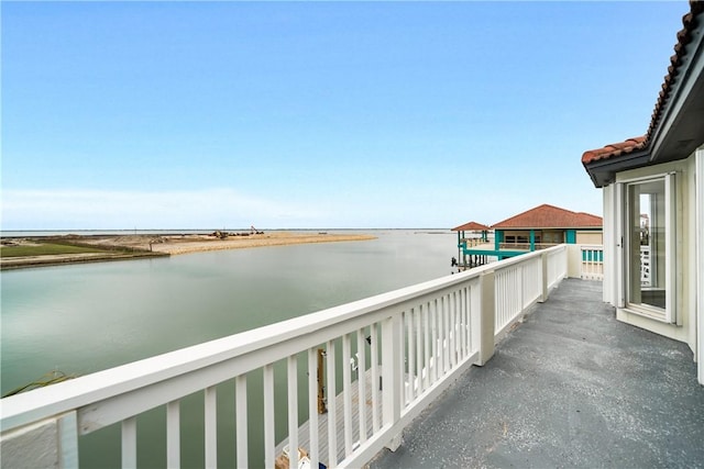 738 Crown Hbr, Corpus Christi, TX 78402 - balcony featuring a water view