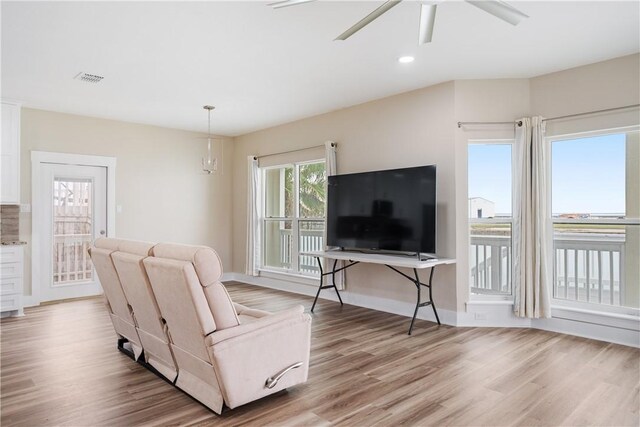 738 Crown Hbr, Corpus Christi, TX 78402 - living area featuring visible vents, light wood-style flooring, baseboards, recessed lighting, and a ceiling fan