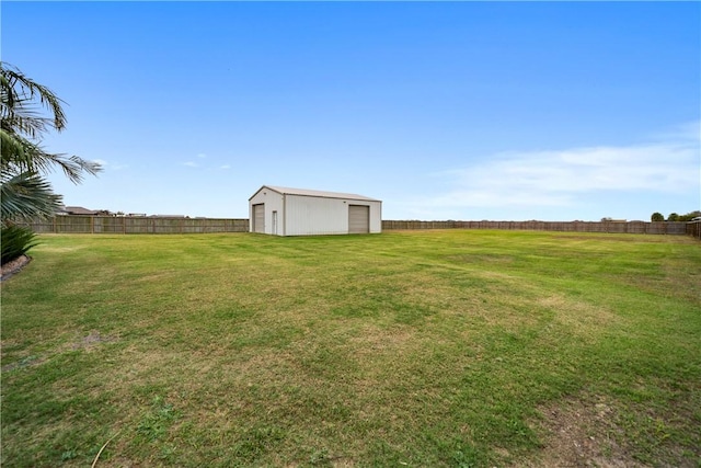 view of yard with an outdoor structure