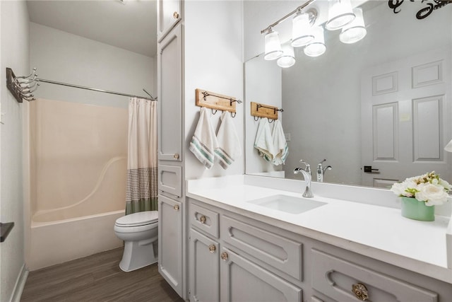 full bathroom featuring hardwood / wood-style floors, shower / bath combo with shower curtain, vanity, and toilet