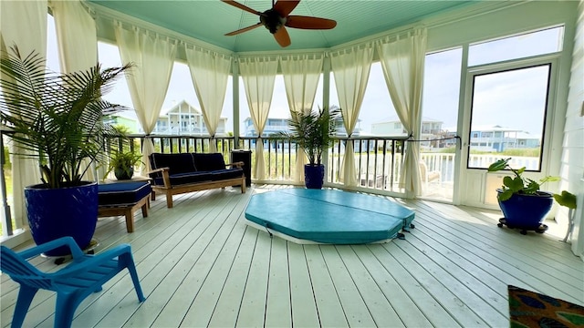 sunroom / solarium featuring a ceiling fan