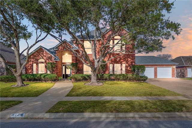 view of front facade featuring a lawn and a garage