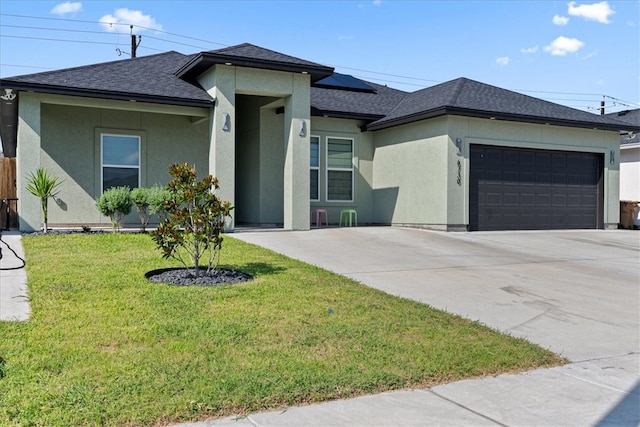 view of front of property featuring a front lawn and a garage