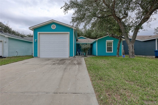 ranch-style house featuring a front yard