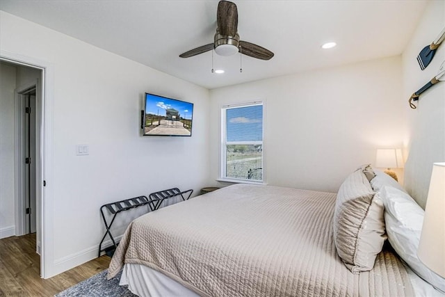 bedroom featuring recessed lighting, wood finished floors, baseboards, and ceiling fan