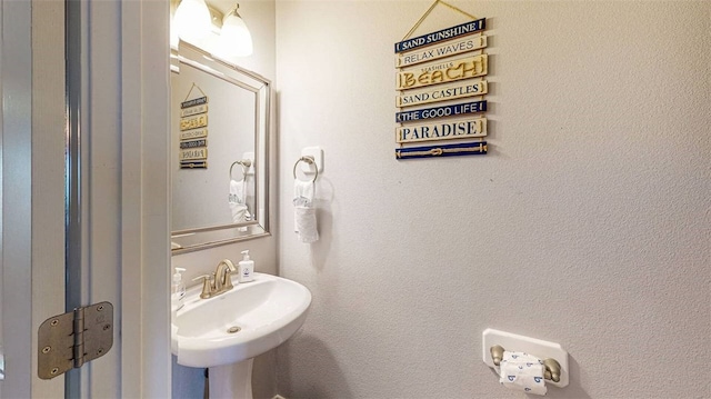 bathroom featuring sink