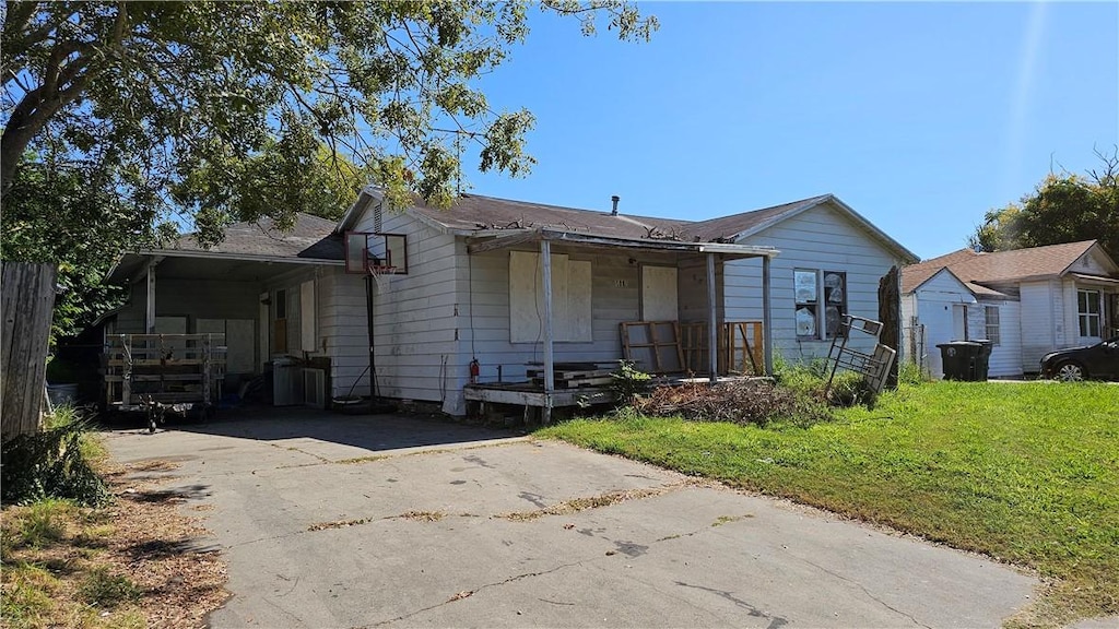 4114 Carlton St, Corpus Christi, TX 78415 - view of front of property with concrete driveway and a front lawn
