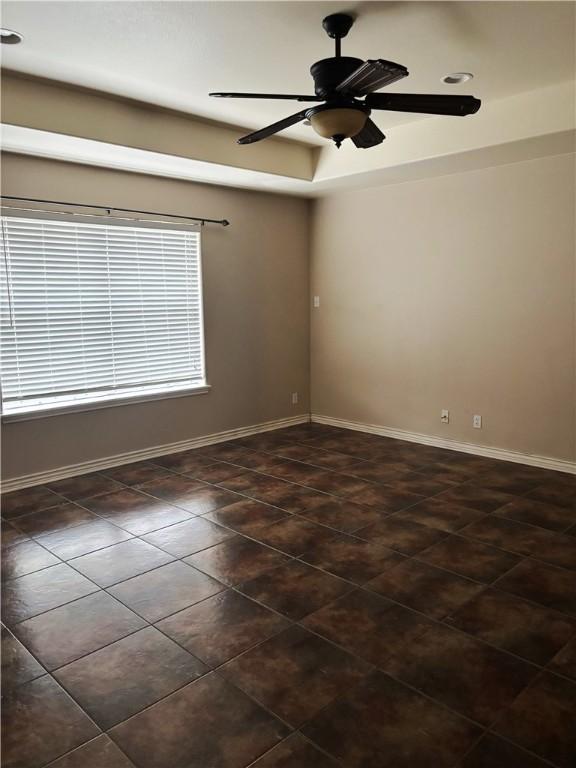 unfurnished room with ceiling fan