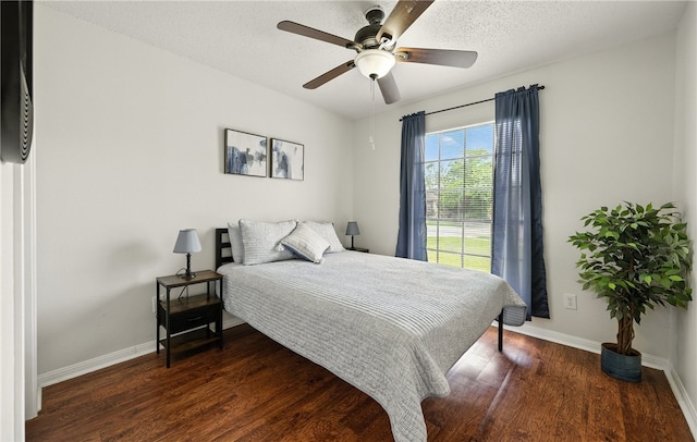 2722 Camargo Dr, Corpus Christi, TX 78415 - bedroom featuring wood finished floors and ceiling fan