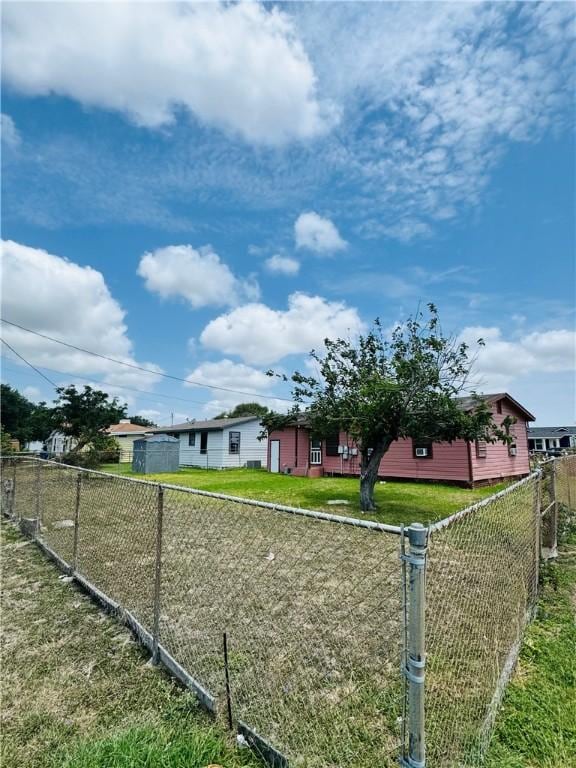 1725 Sycamore Pl, Corpus Christi, TX 78416 - view of yard