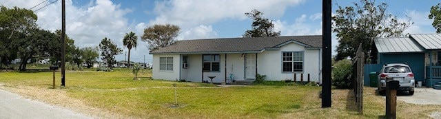 view of front of house with a front lawn