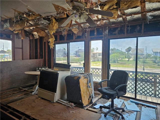 602 N Sandpiper, Ingleside, TX 78362 - sunroom with a ceiling fan