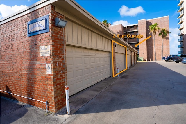 4334 E Ocean Dr Unit 306, Corpus Christi, TX 78404 - view of garage
