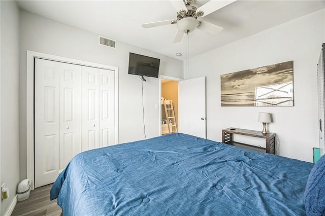 123 E Cora Lee Dr Unit 301, South Padre Island, TX 78597 - bedroom featuring wood finished floors, a closet, a ceiling fan, and baseboards