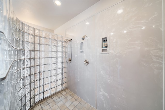 bathroom featuring tiled shower