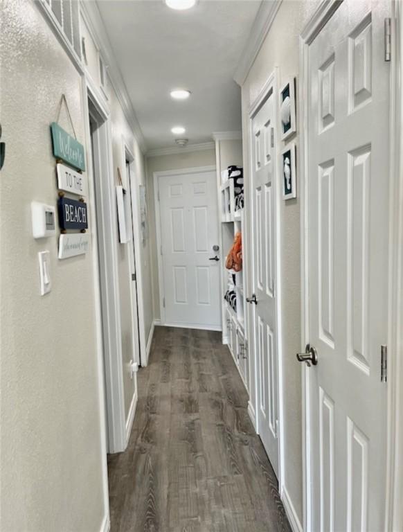 3938 Surfside Blvd Unit 1326, Corpus Christi, TX 78402 - hall with ornamental molding, dark wood finished floors, and baseboards