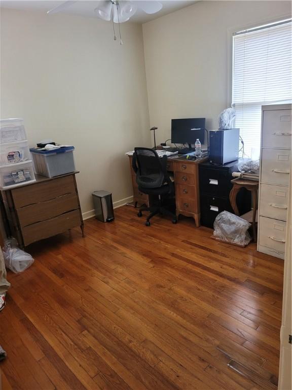 office area featuring dark wood-type flooring and ceiling fan