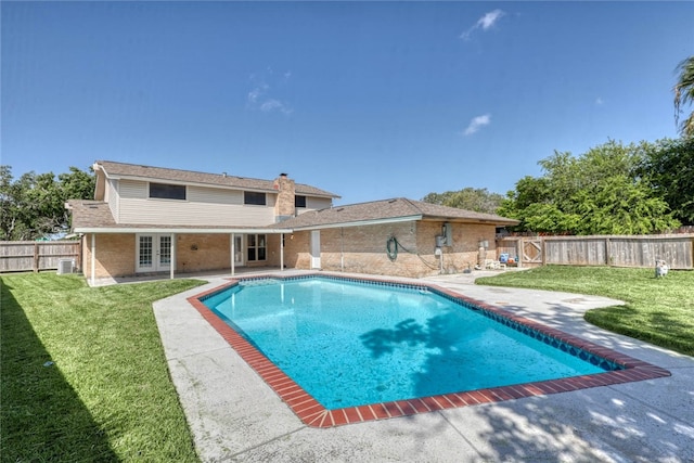 view of swimming pool with a patio area and a yard