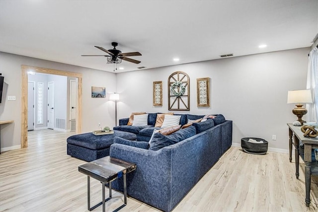 living area featuring light wood-type flooring, ceiling fan, baseboards, and recessed lighting