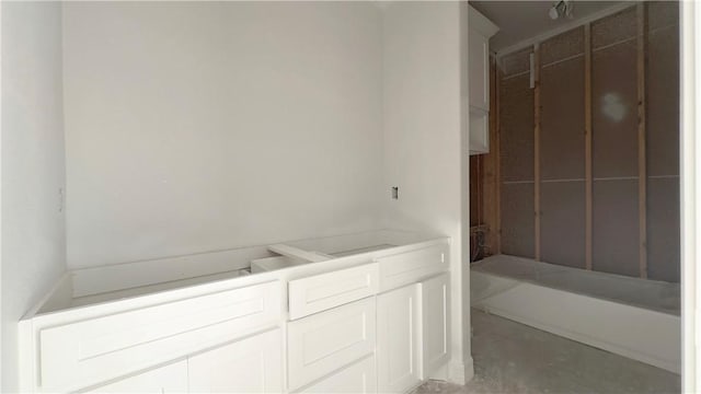 bathroom featuring concrete floors