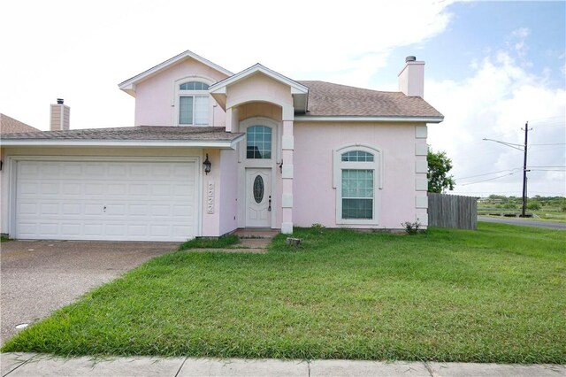 view of front facade featuring a garage and a front yard