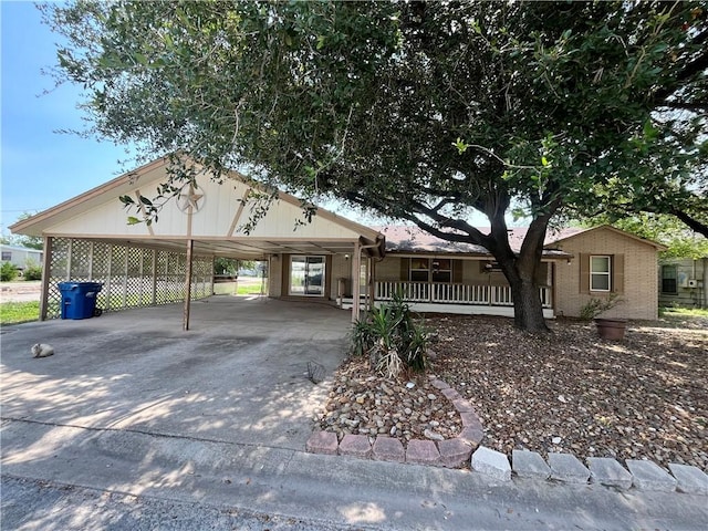 306 N Texas Ave, Freer, TX 78357 - photo 1