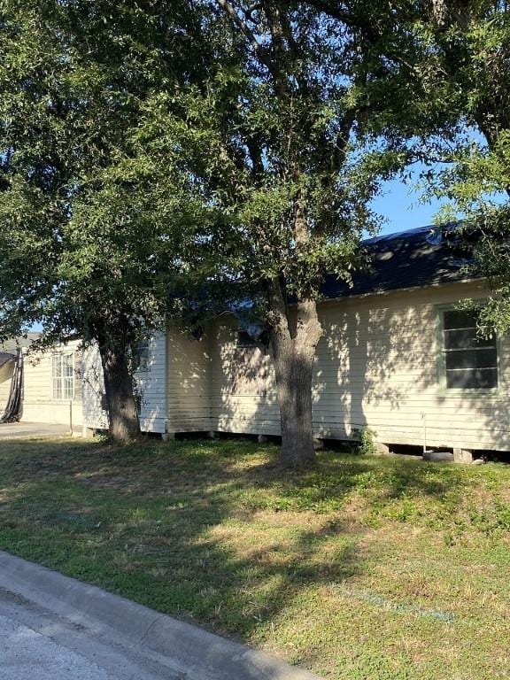 view of side of property with a lawn