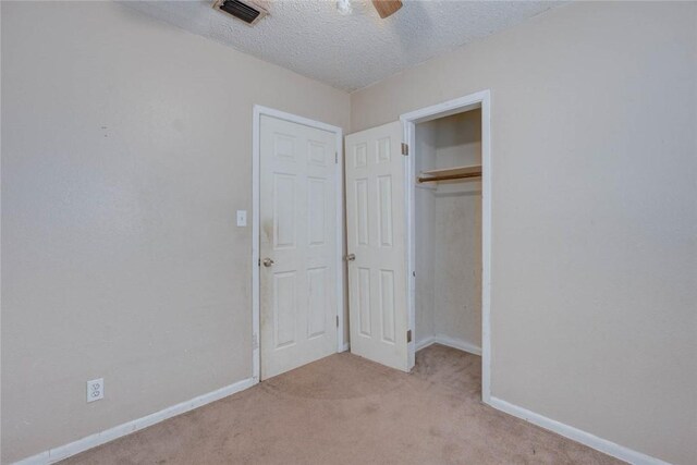 529 Blanco St, Taft, TX 78390 - unfurnished bedroom featuring carpet floors, a textured ceiling, a closet, and a ceiling fan