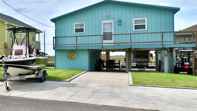 view of front of property with a front lawn