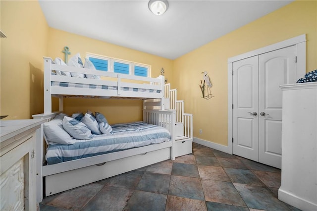 bedroom featuring a closet