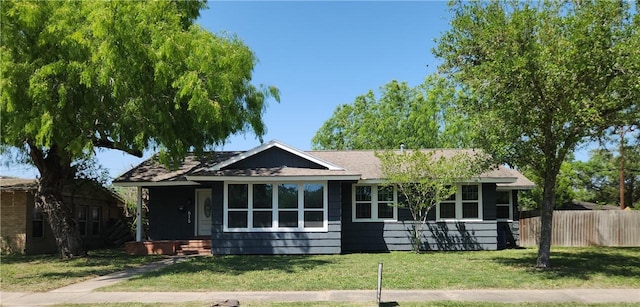 615 E Henderson St, Bishop, TX 78343 - view of front of home featuring fence and a front yard