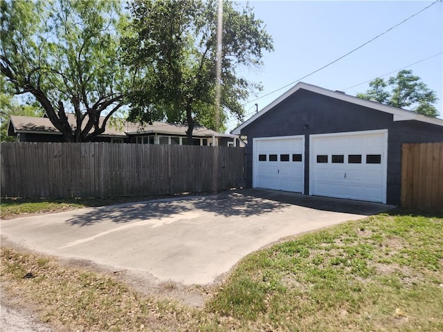 615 E Henderson St, Bishop, TX 78343 - detached garage featuring fence