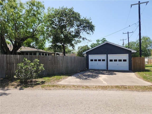 615 E Henderson St, Bishop, TX 78343 - detached garage featuring fence