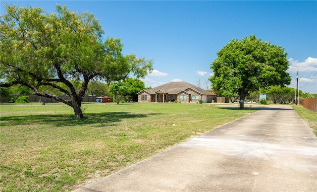 view of front facade with fence and a front lawn