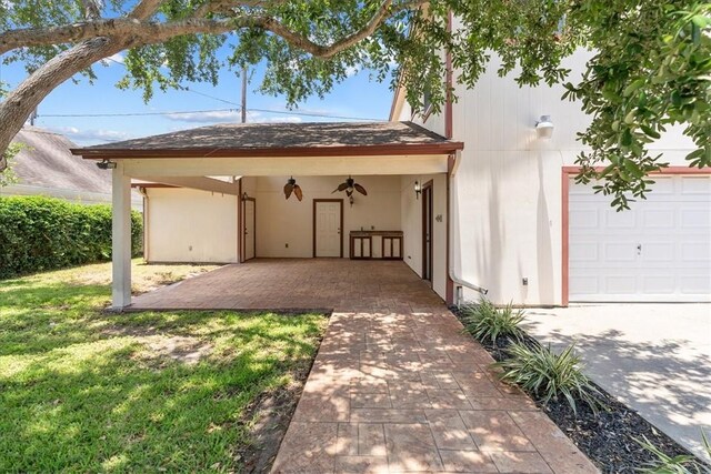 524 Del Mar, Corpus Christi, TX 78404 - garage featuring driveway