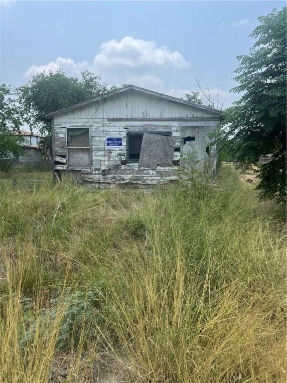 938 Indiana St, Robstown, TX 78380 - view of outbuilding