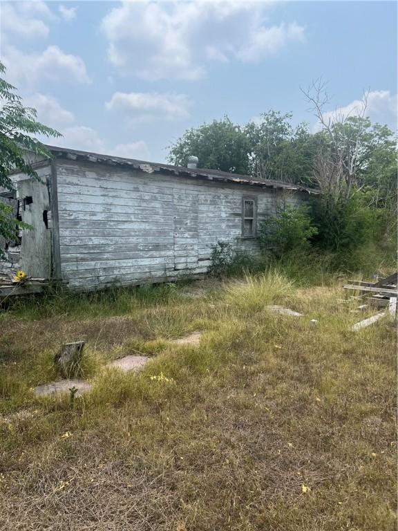 938 Indiana St, Robstown, TX 78380 - view of yard