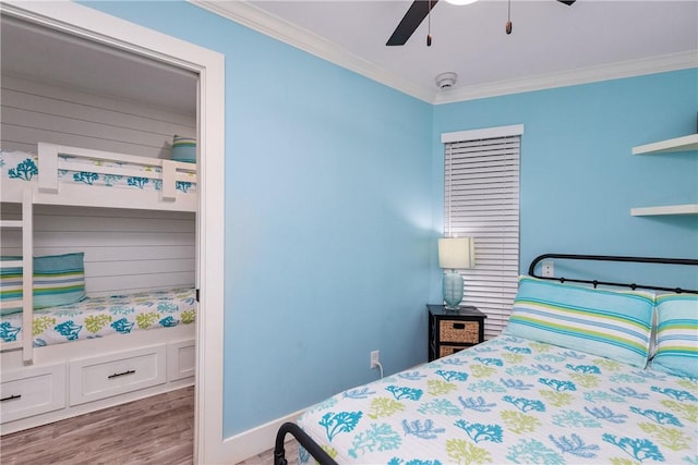 3938 Surfside Blvd Unit 1319, Corpus Christi, TX 78402 - bedroom featuring crown molding, wood finished floors, baseboards, and a ceiling fan