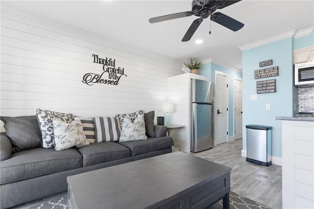 3938 Surfside Blvd Unit 1319, Corpus Christi, TX 78402 - living area with crown molding, a ceiling fan, wood finished floors, baseboards, and recessed lighting