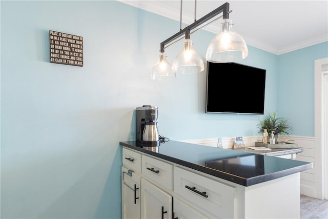 3938 Surfside Blvd Unit 1319, Corpus Christi, TX 78402 - bar area featuring ornamental molding, pendant lighting, and light wood-style floors