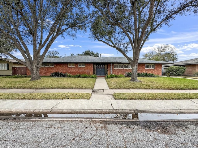 ranch-style home featuring a front yard