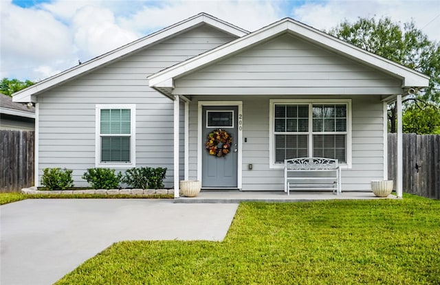 view of front of property featuring covered porch and a front yard