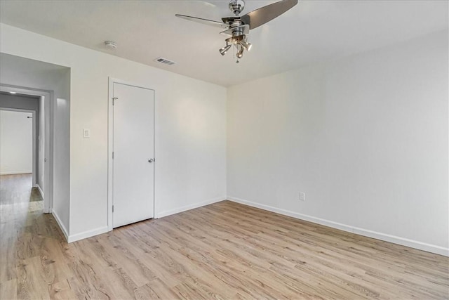 empty room featuring light hardwood / wood-style floors and ceiling fan