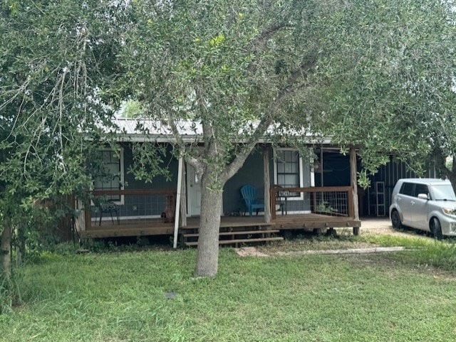 404 N Hermann Ave, Three Rivers, TX 78071 - view of front facade featuring a front yard and a porch